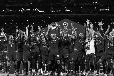 向球迷告别 向球迷告别